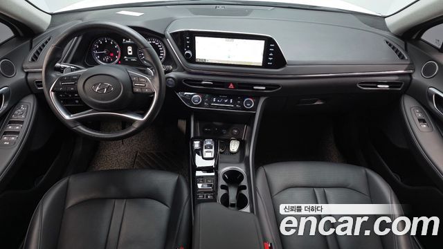Hyundai Sonata — interior