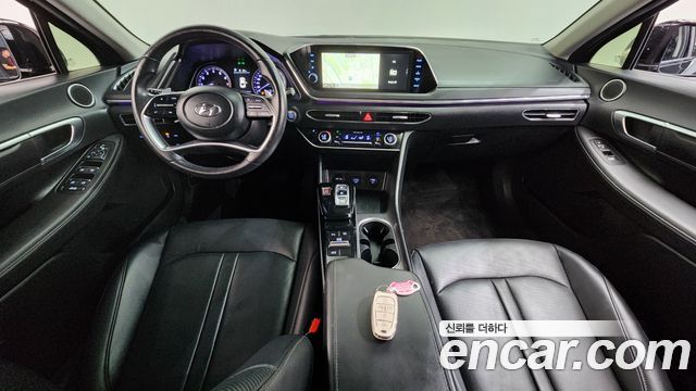 Hyundai Sonata — interior