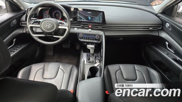 Hyundai Avante — interior