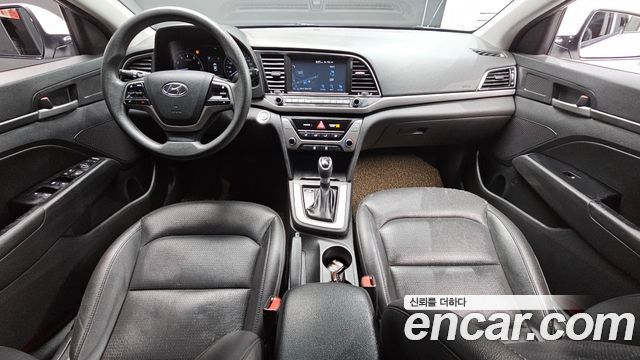 Hyundai Avante — interior