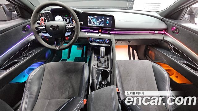 Hyundai Avante — interior