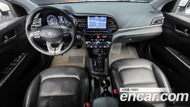 Hyundai Avante — interior