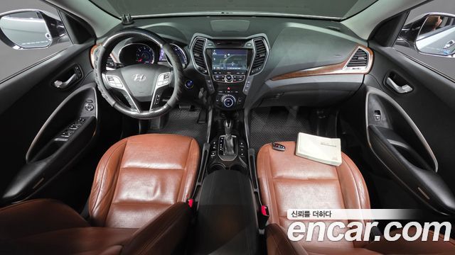 Hyundai Santa Fe — interior