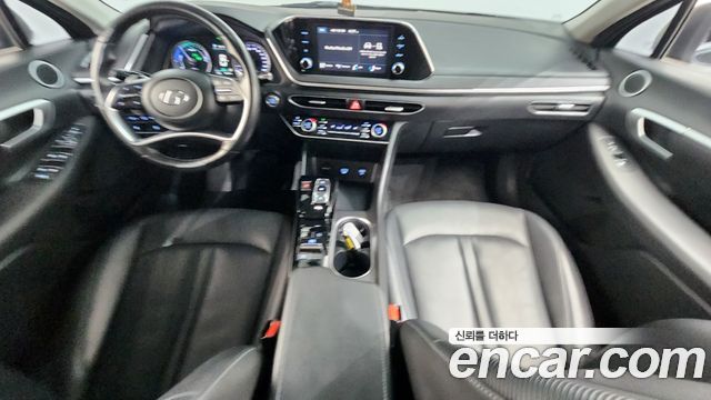 Hyundai Sonata — interior