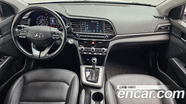 Hyundai Avante — interior