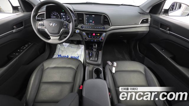 Hyundai Avante — interior
