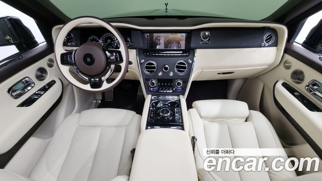 Rolls-Royce Cullinan — interior