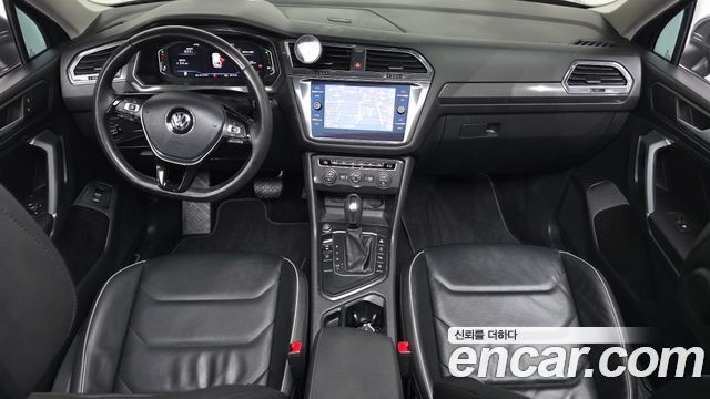 Volkswagen Tiguan — interior