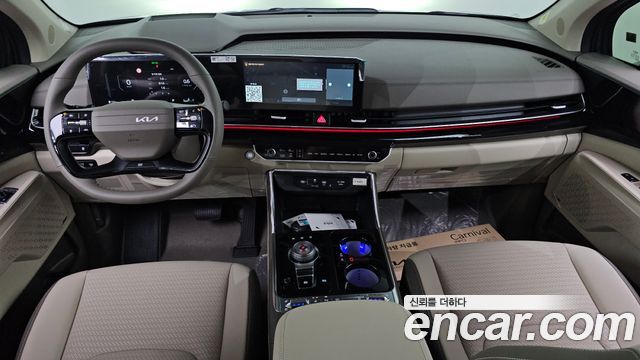 Kia Carnival — interior