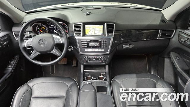 Mercedes-Benz M-Class — interior