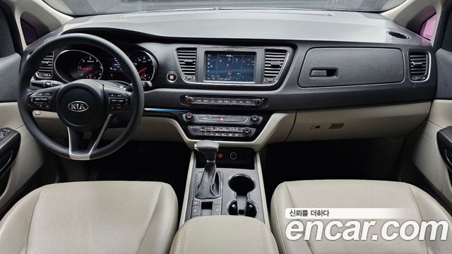 Kia Carnival — interior