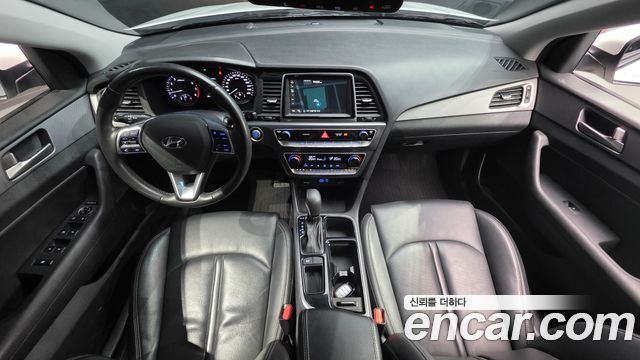Hyundai Sonata — interior