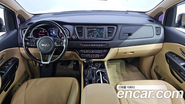 Kia Carnival — interior