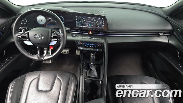 Hyundai Avante — interior