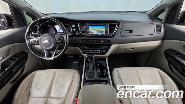 Kia Carnival — interior