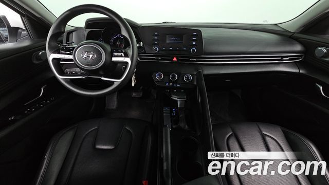 Hyundai Avante — interior
