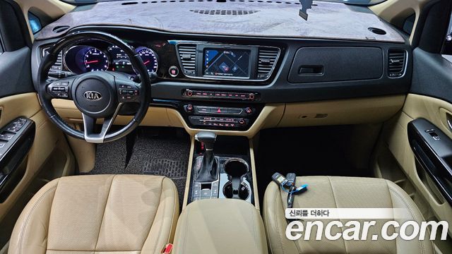 Kia Carnival — interior