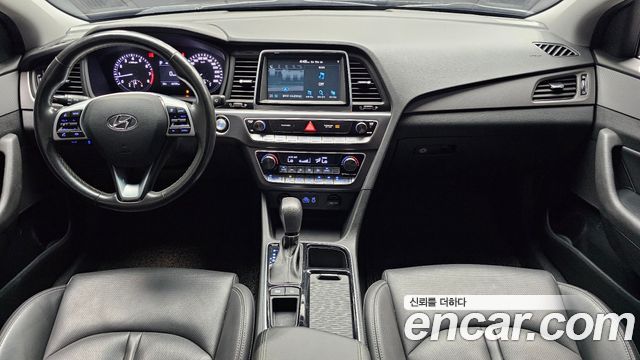 Hyundai Sonata — interior