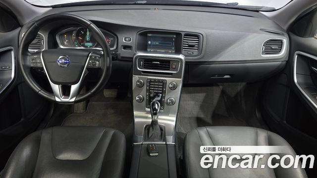 Volvo S60 — interior