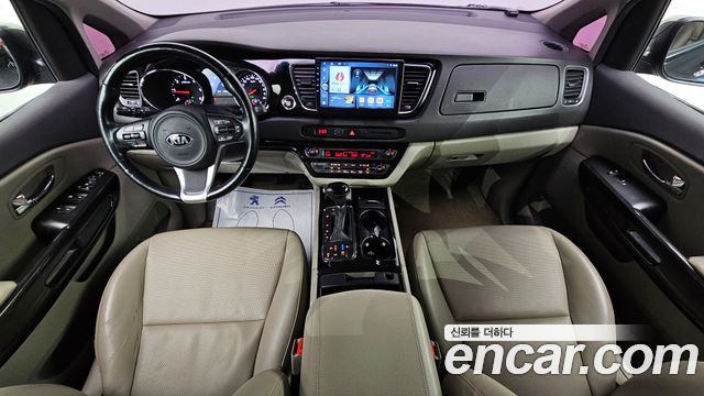 Kia Carnival — interior