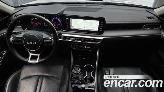 Kia K5 — interior