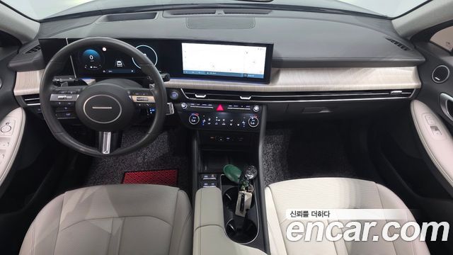 Hyundai Sonata — interior