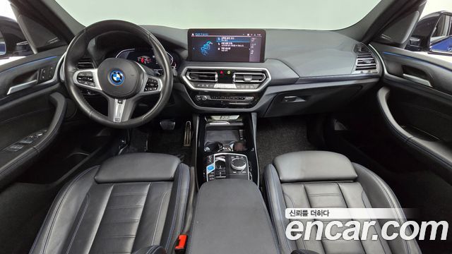 BMW iX3 — interior