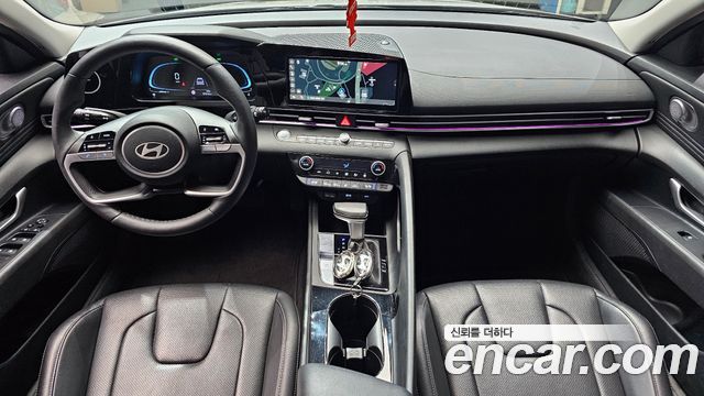 Hyundai Avante — interior
