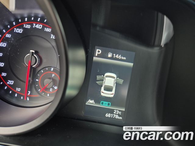 Hyundai Avante — interior