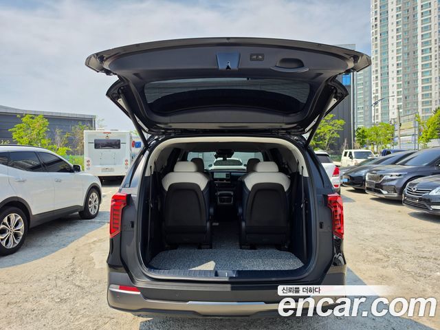 Kia Carnival — interior