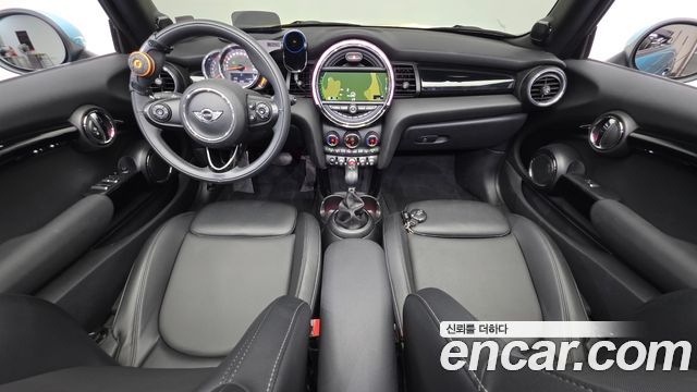 MINI Cooper Convertible — interior