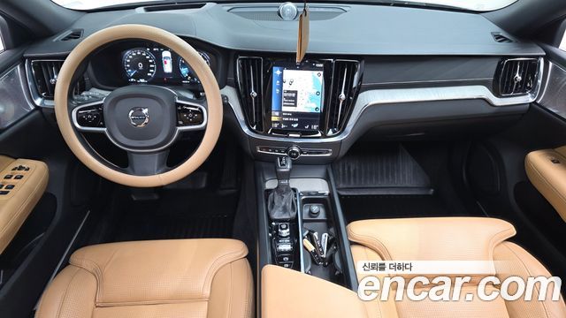 Volvo V60 — interior