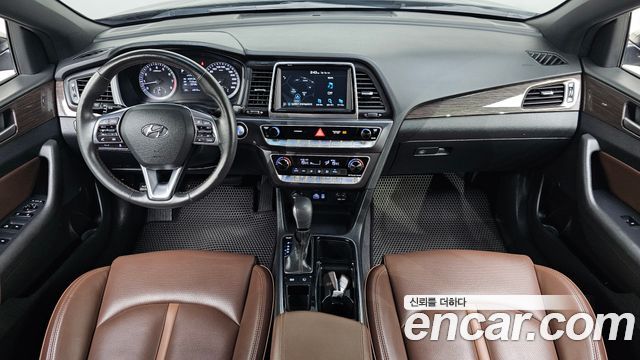 Hyundai Sonata — interior