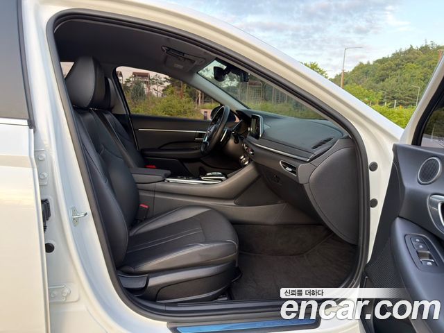 Hyundai Sonata — interior