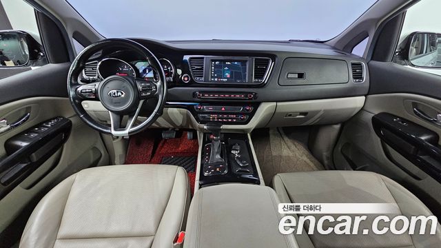 Kia Carnival — interior