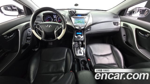 Hyundai Avante — interior