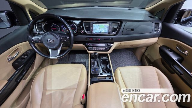 Kia Carnival — interior