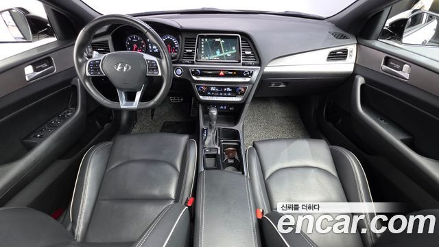 Hyundai Sonata — interior