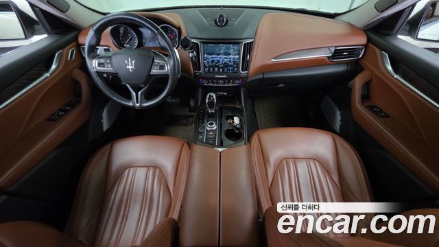 Maserati Levante — interior