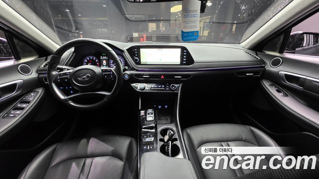 Hyundai Sonata — interior
