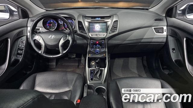 Hyundai Avante — interior