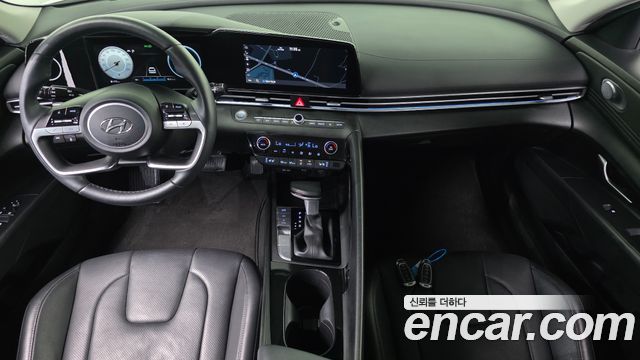 Hyundai Avante — interior