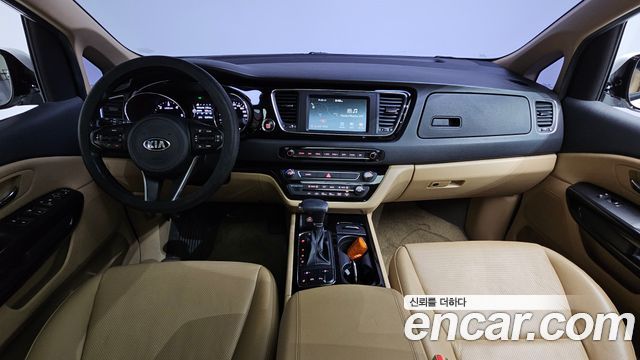 Kia Carnival — interior