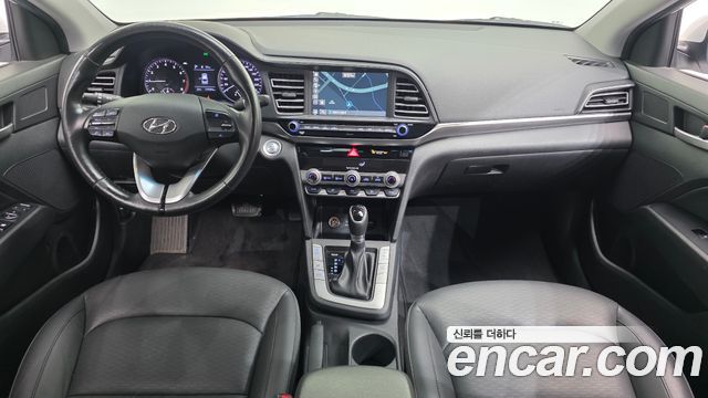 Hyundai Avante — interior