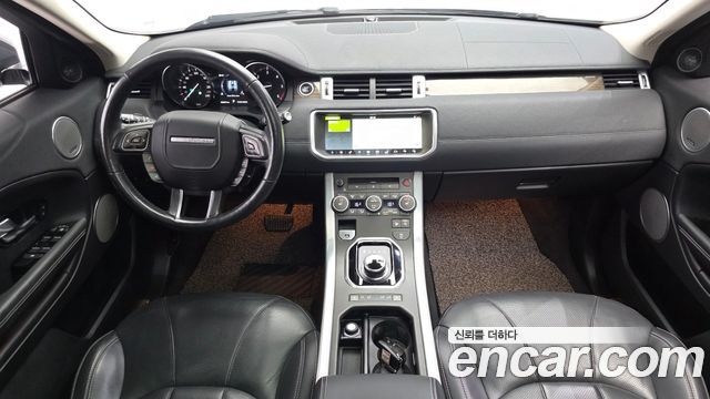 Land Rover Range Rover Evoque — interior