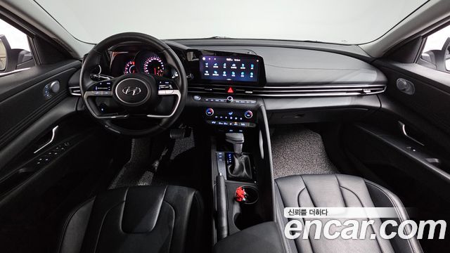 Hyundai Avante — interior