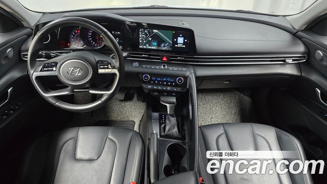 Hyundai Avante — interior