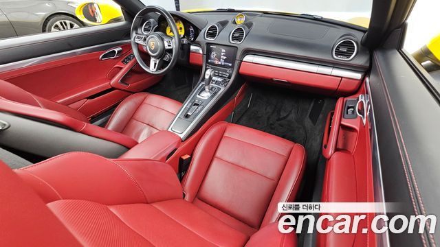 Porsche 718 — interior