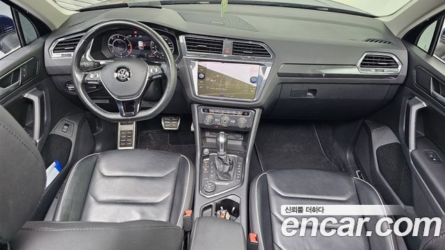 Volkswagen Tiguan — interior