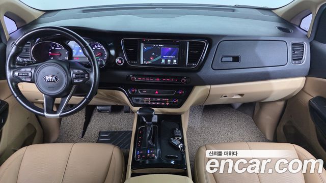 Kia Carnival — interior